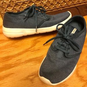 Women’s Athletic Shoes